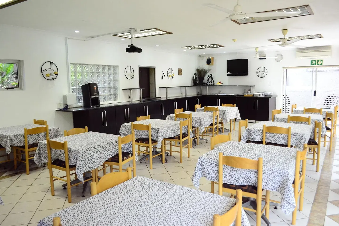 Laletsa Lodge Restaurant