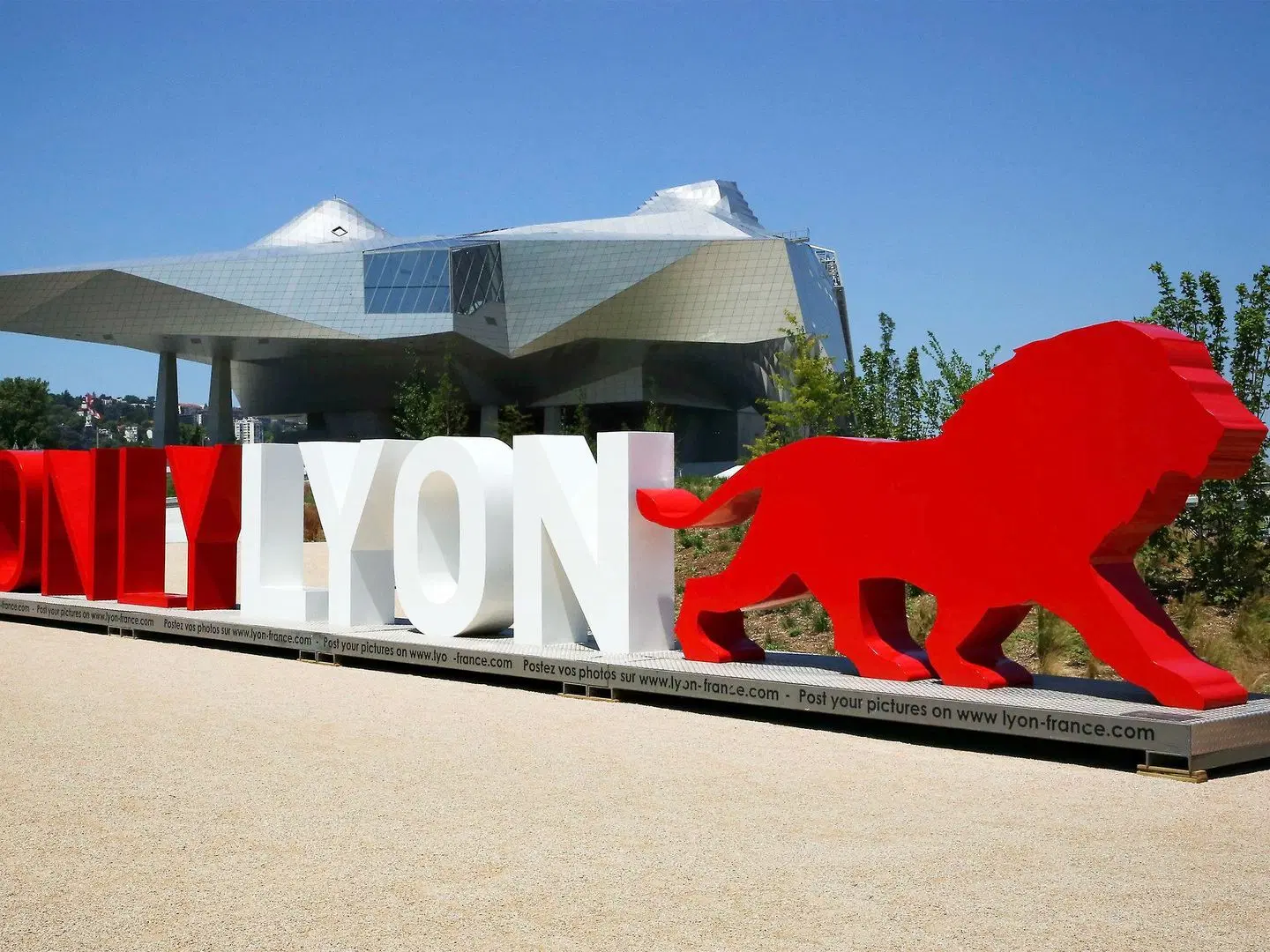 ibis Lyon Centre Perrache EXTERIOR