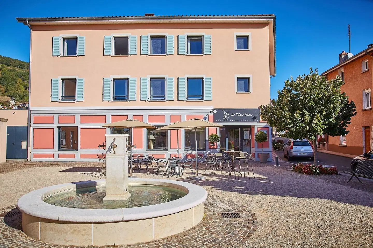 Le Place Neuve EXTERIOR