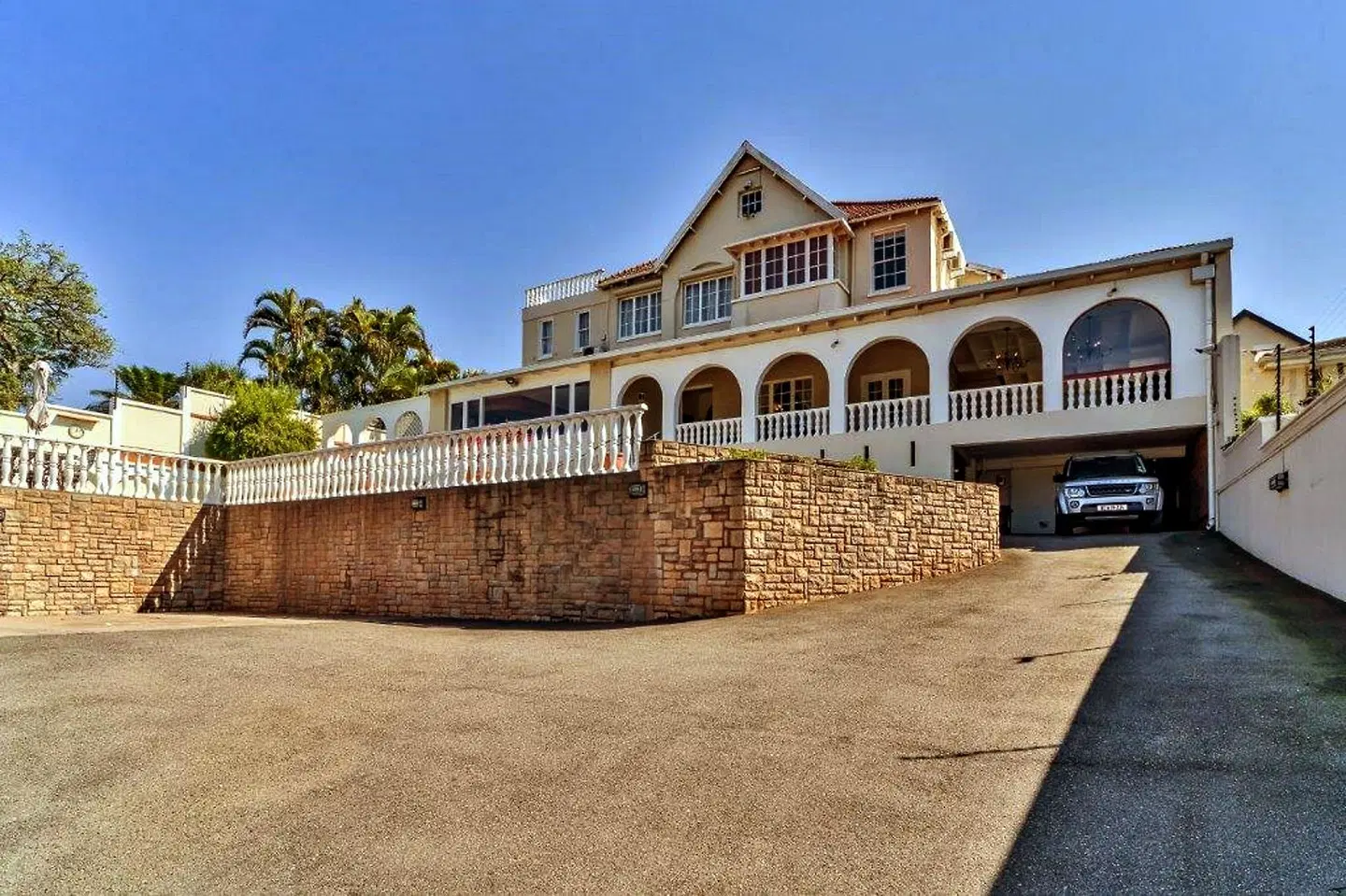 Albion Manor EXTERIOR