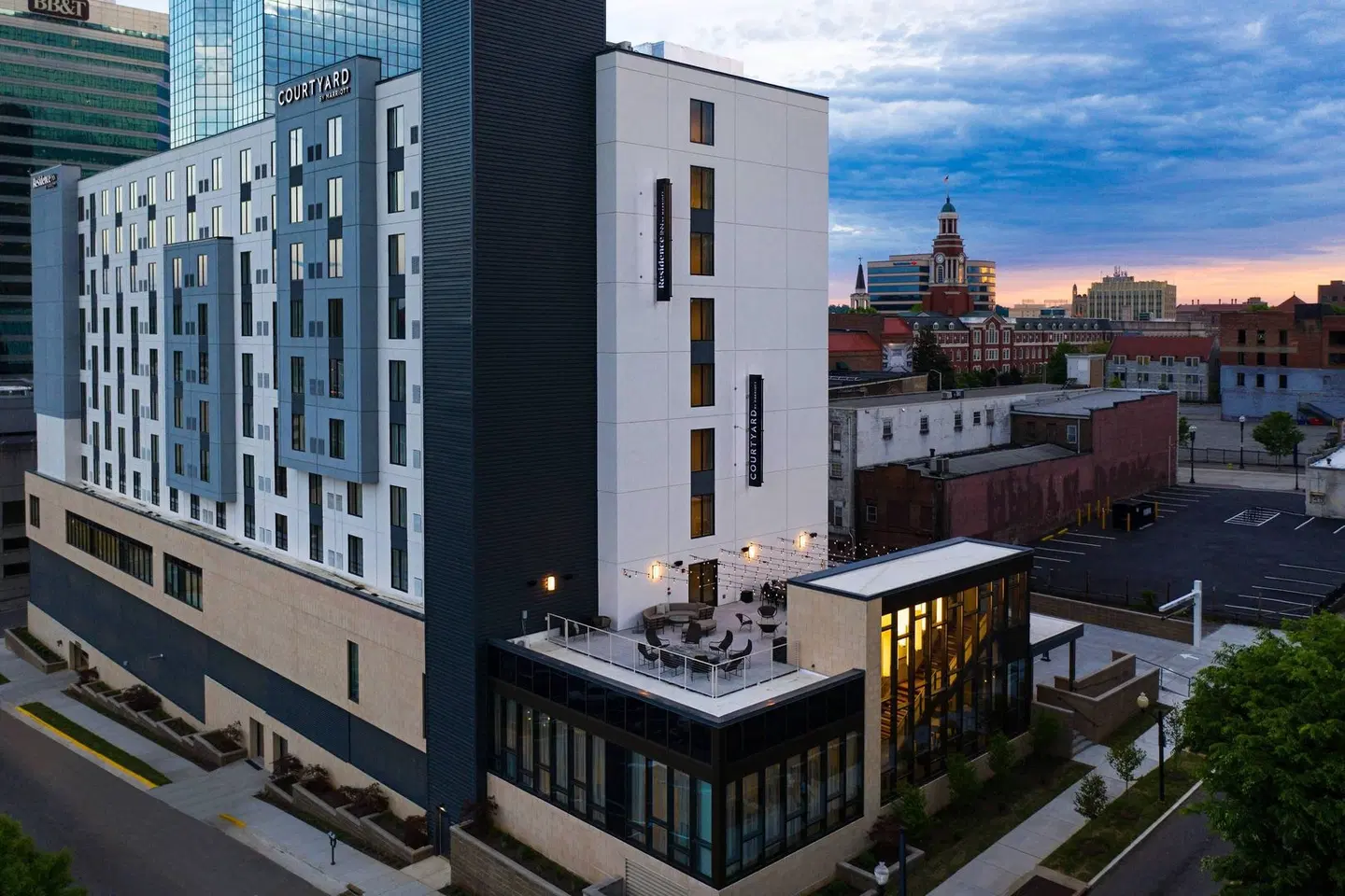 Courtyard by Marriott Knoxville Downtown EXTERIOR