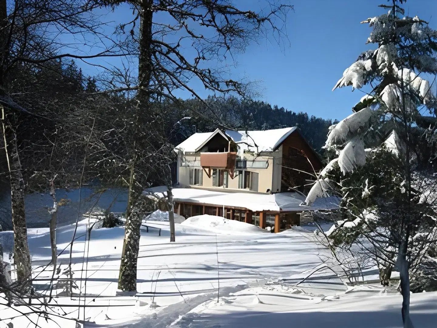 Auberge De La Croix Perrin EXTERIOR