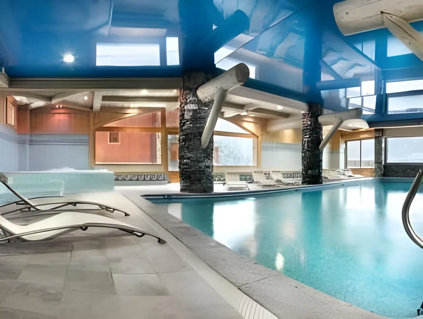 Les Fermes de Ste Foy Hallenbad
