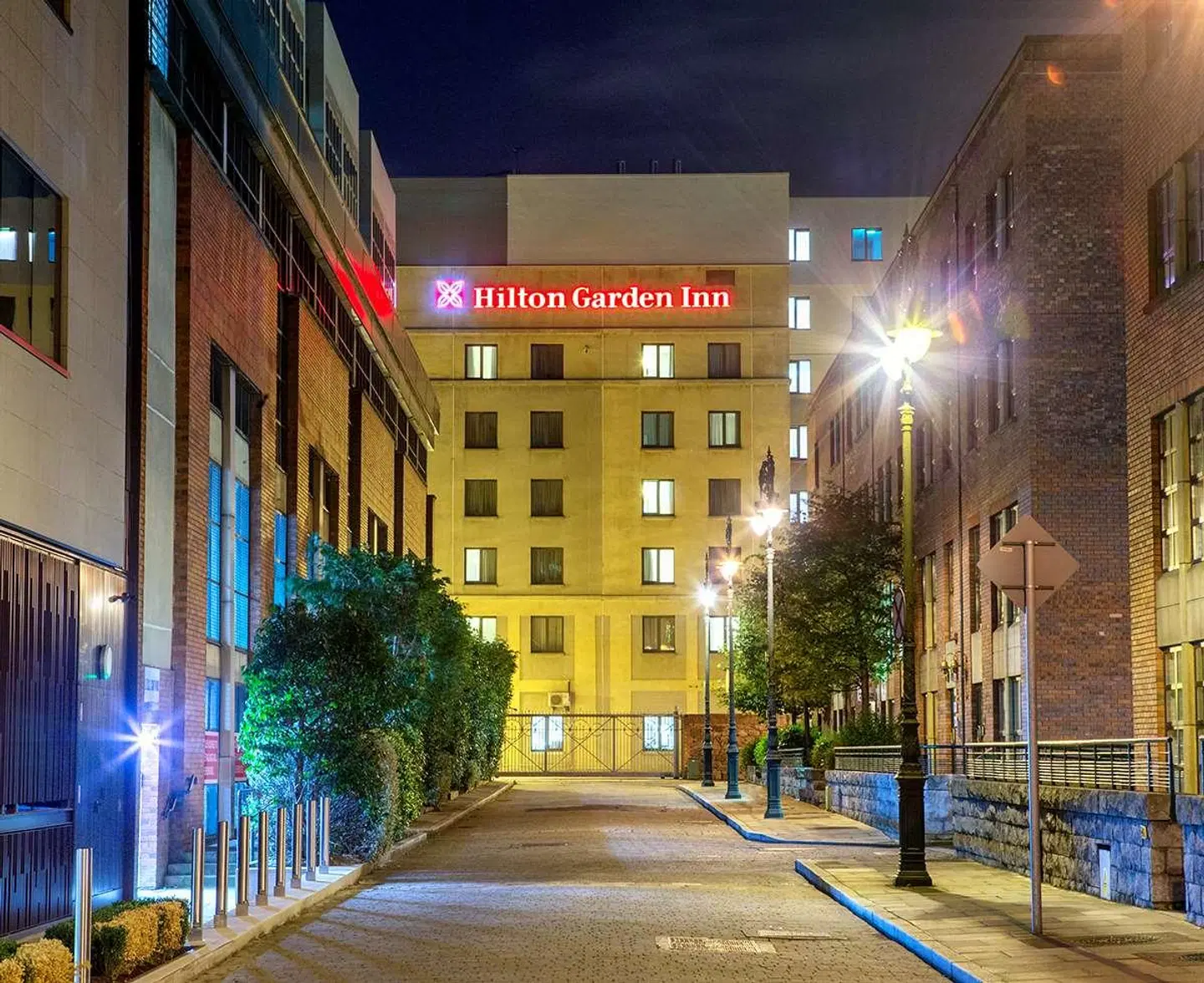Hilton Garden Inn Dublin Custom House EXTERIOR