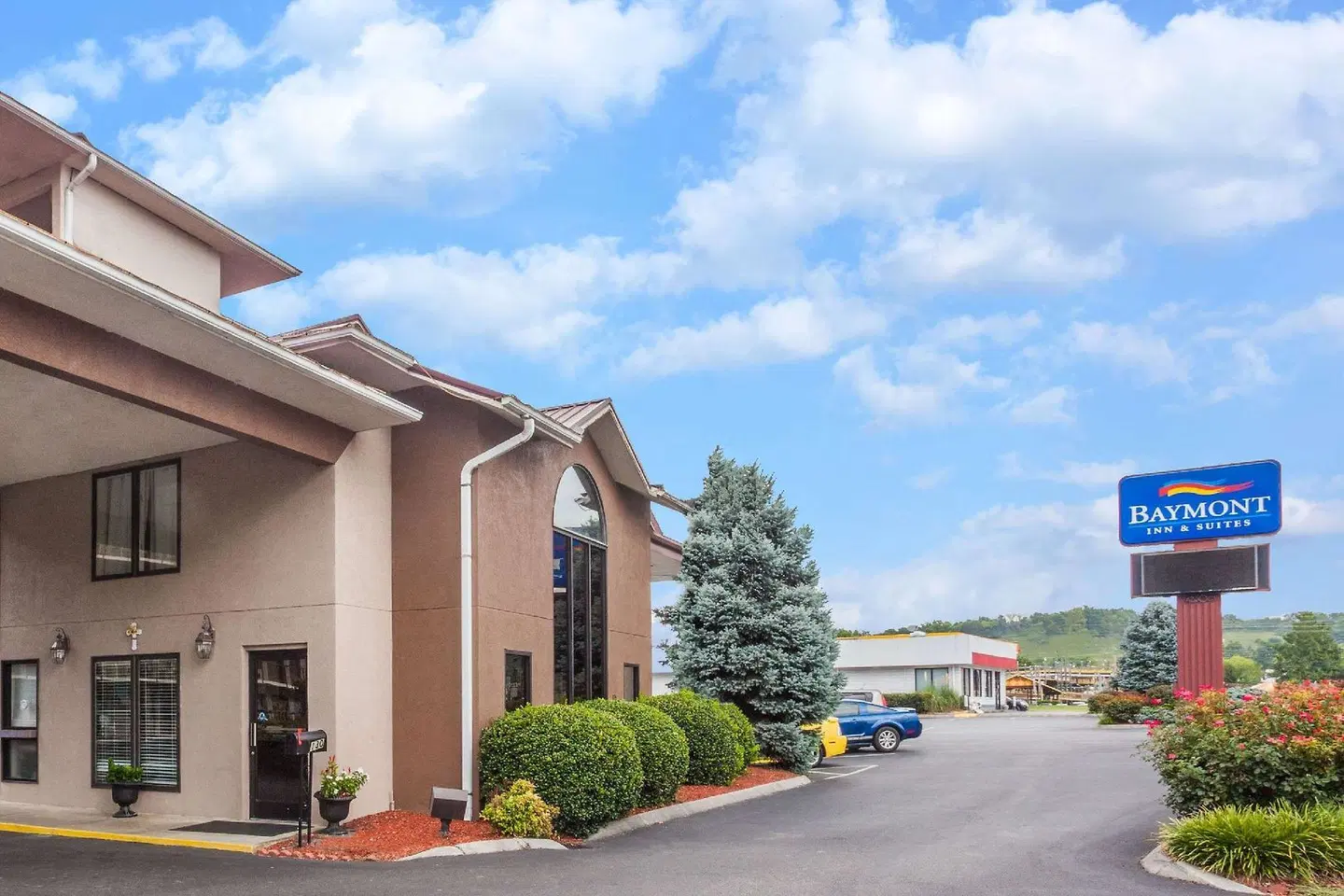 Baymont Inn & Suites Pigeon Forge EXTERIOR