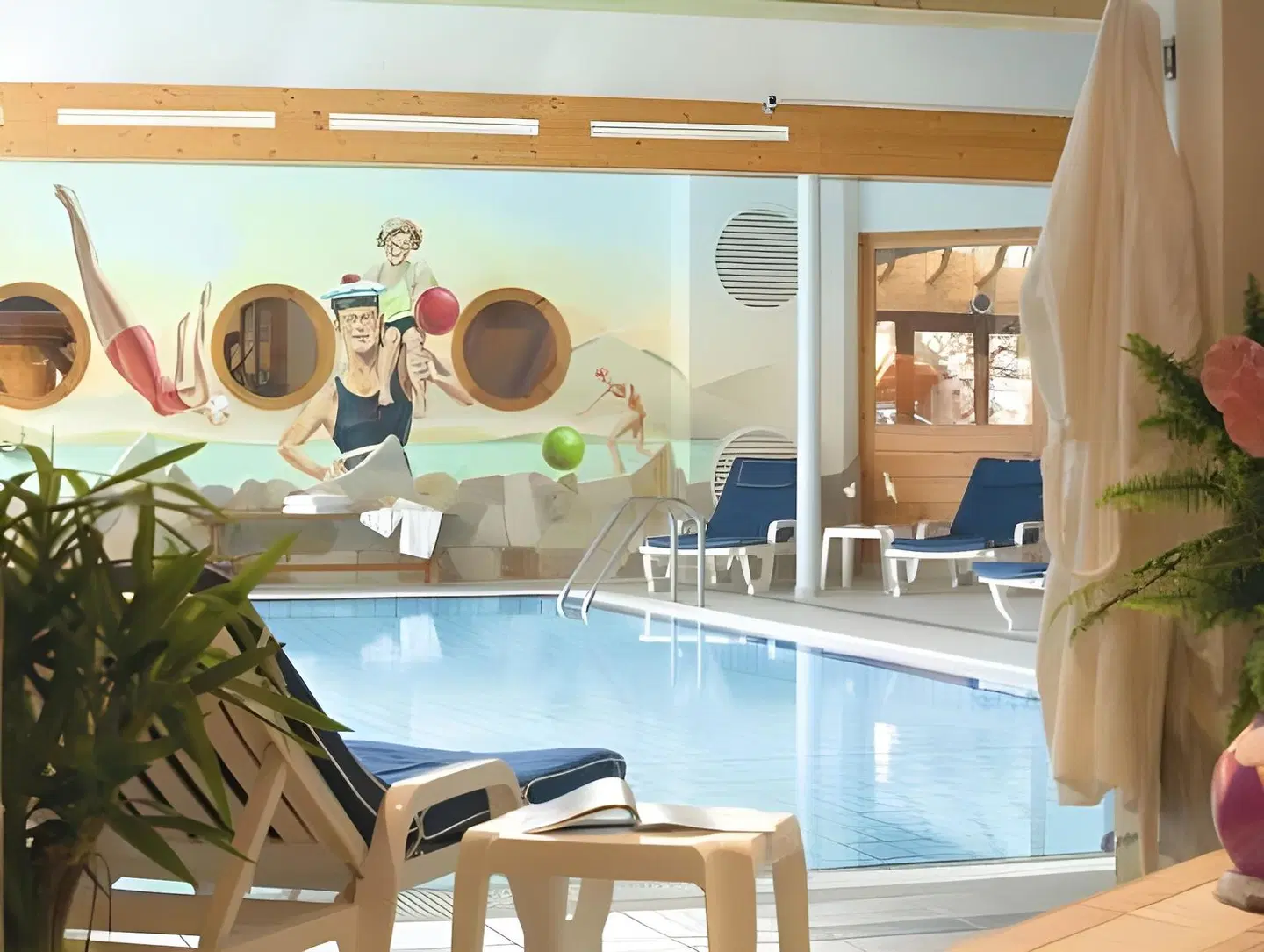 Hotel L'Ensoleille Hallenbad