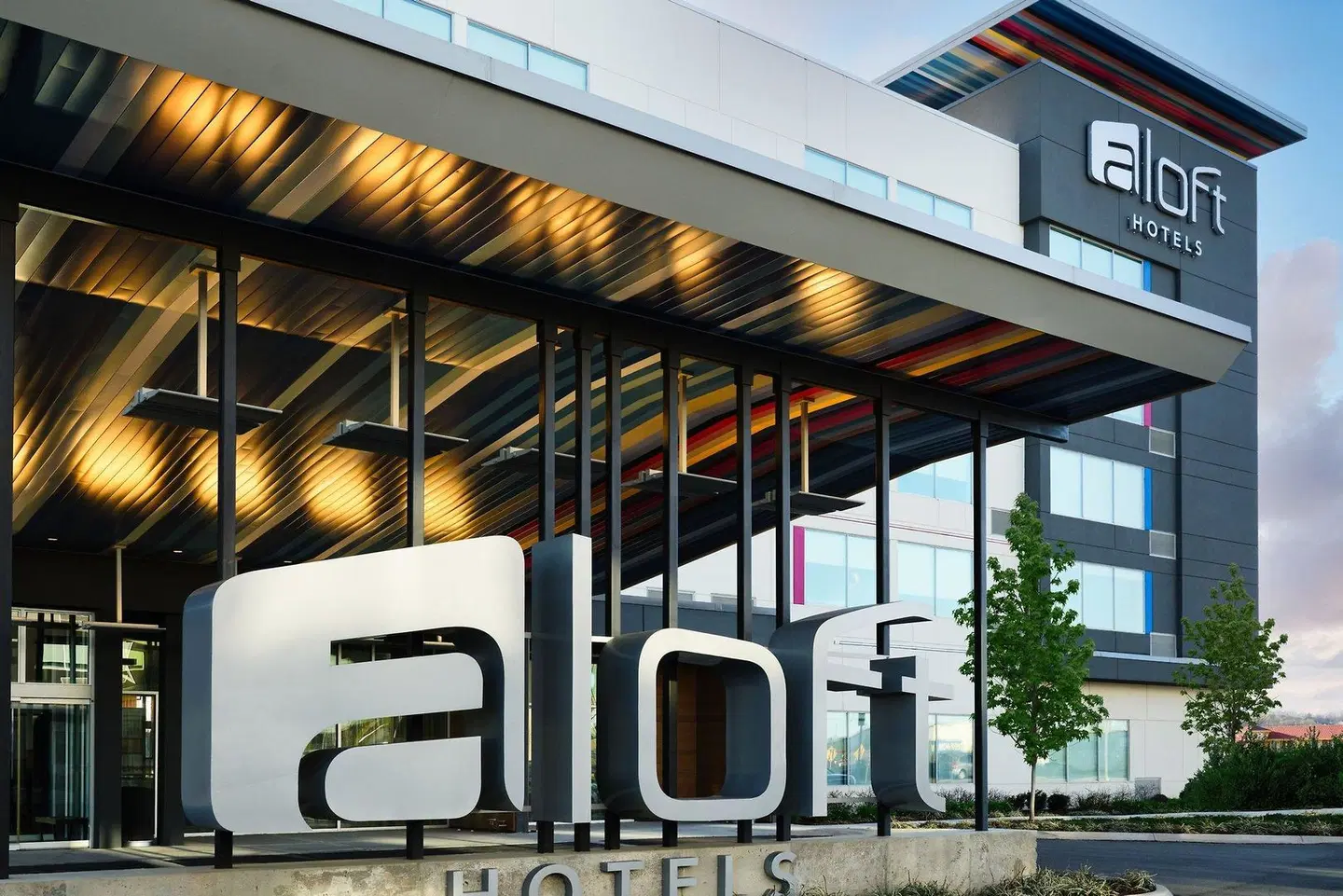 Aloft Knoxville West Bar