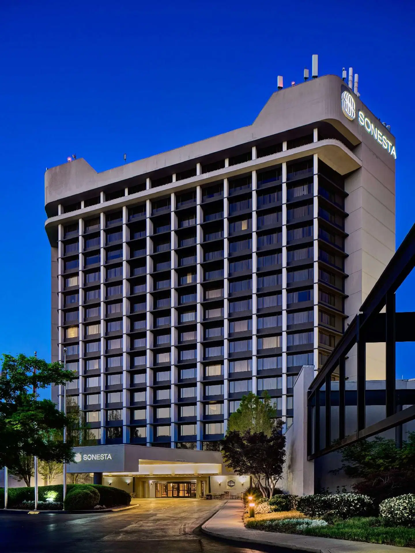 Sonesta Nashville Airport EXTERIOR