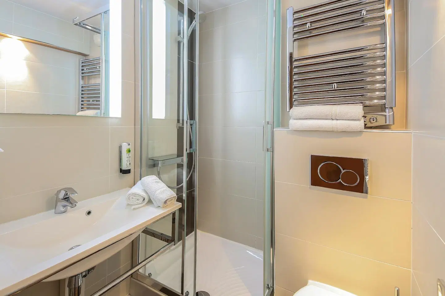 Kyriad Lyon Est - Bron Eurexpo Le Cottage Badezimmer