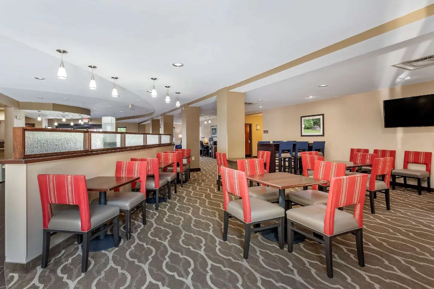 Comfort Suites Manchester Bar