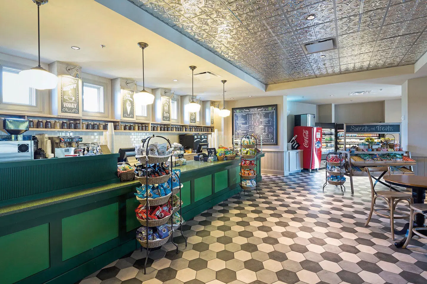 Dollywood's DreamMore Resort & Spa BAR