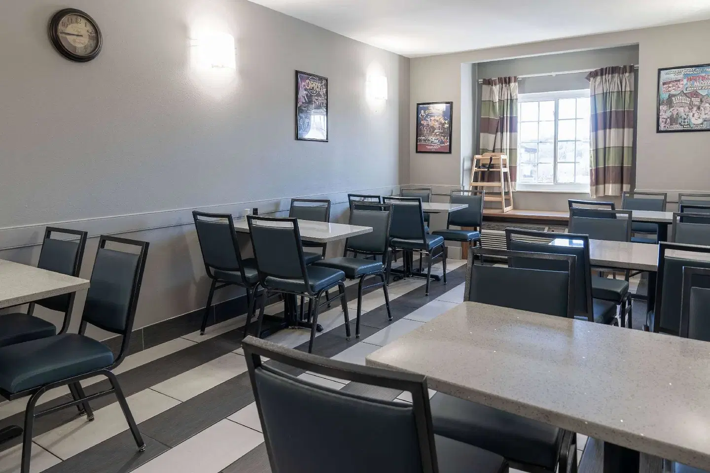 Microtel Inn & Suites by Wyndham Pigeon Forge Bar