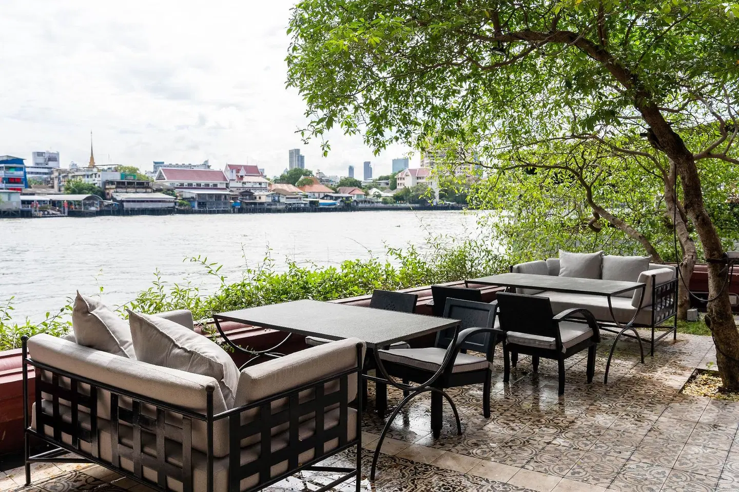 Amdaeng Bangkok Riverside Hotel Terrasse