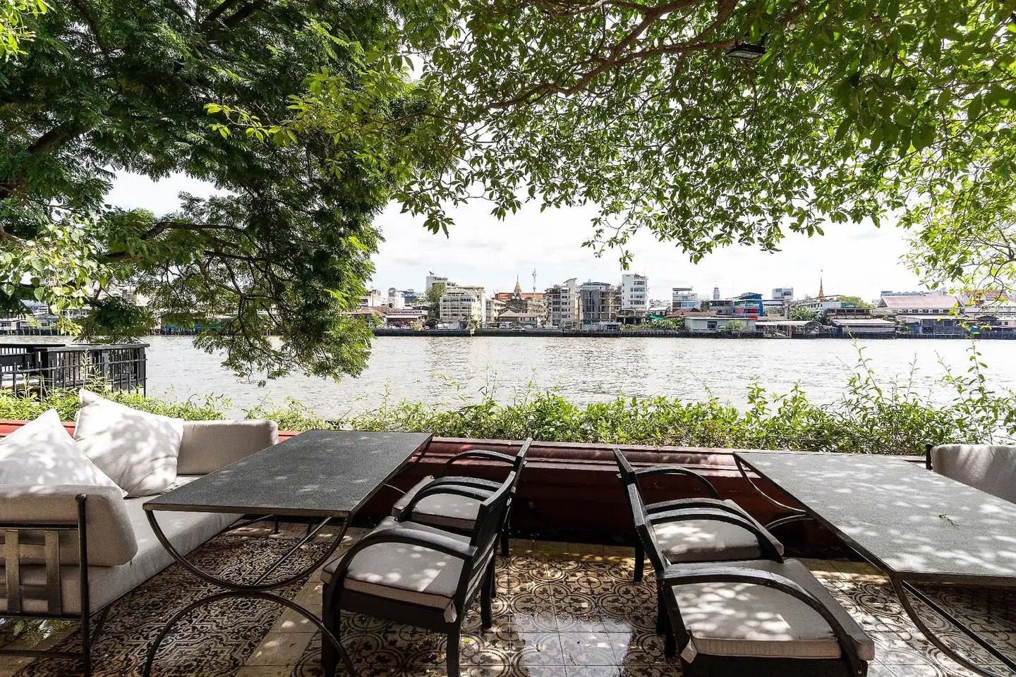 Amdaeng Bangkok Riverside Hotel Garten