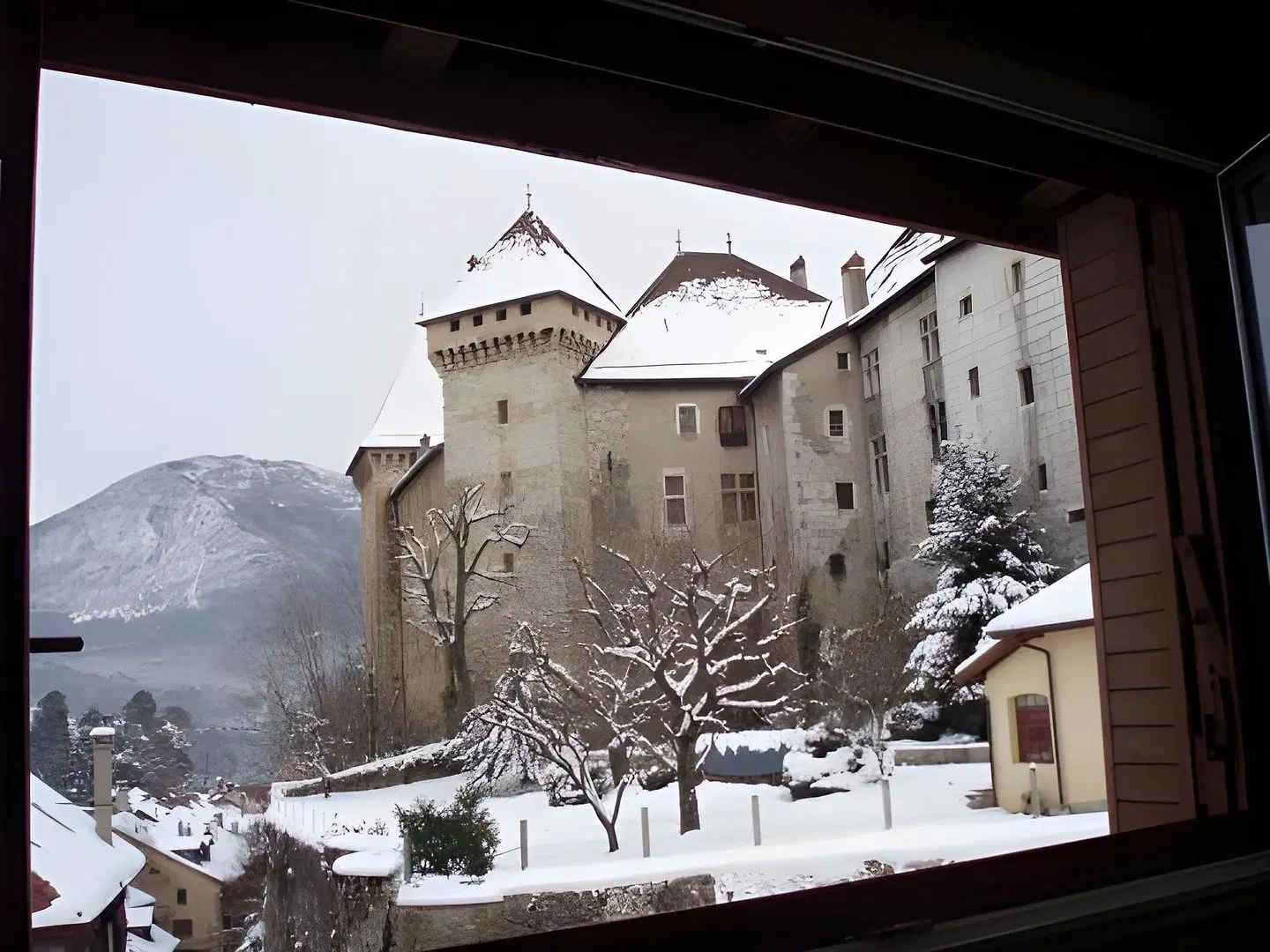 du Château EXTERIOR