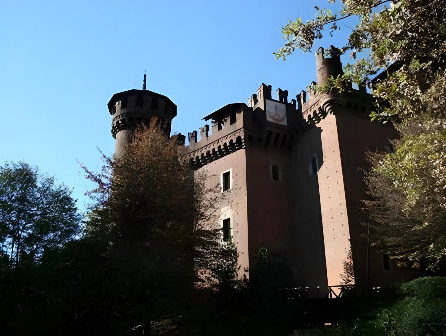 Eden EXTERIOR