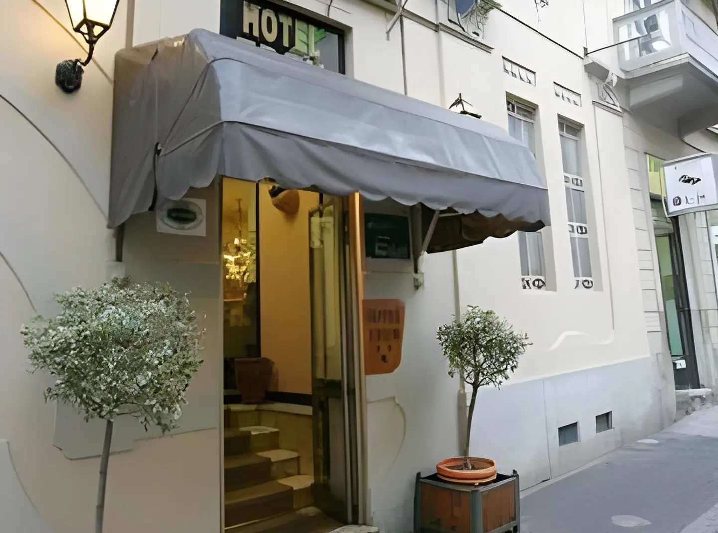 Eden EXTERIOR