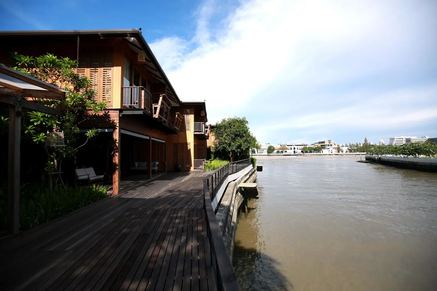 Chann Bangkok-Noi Strand