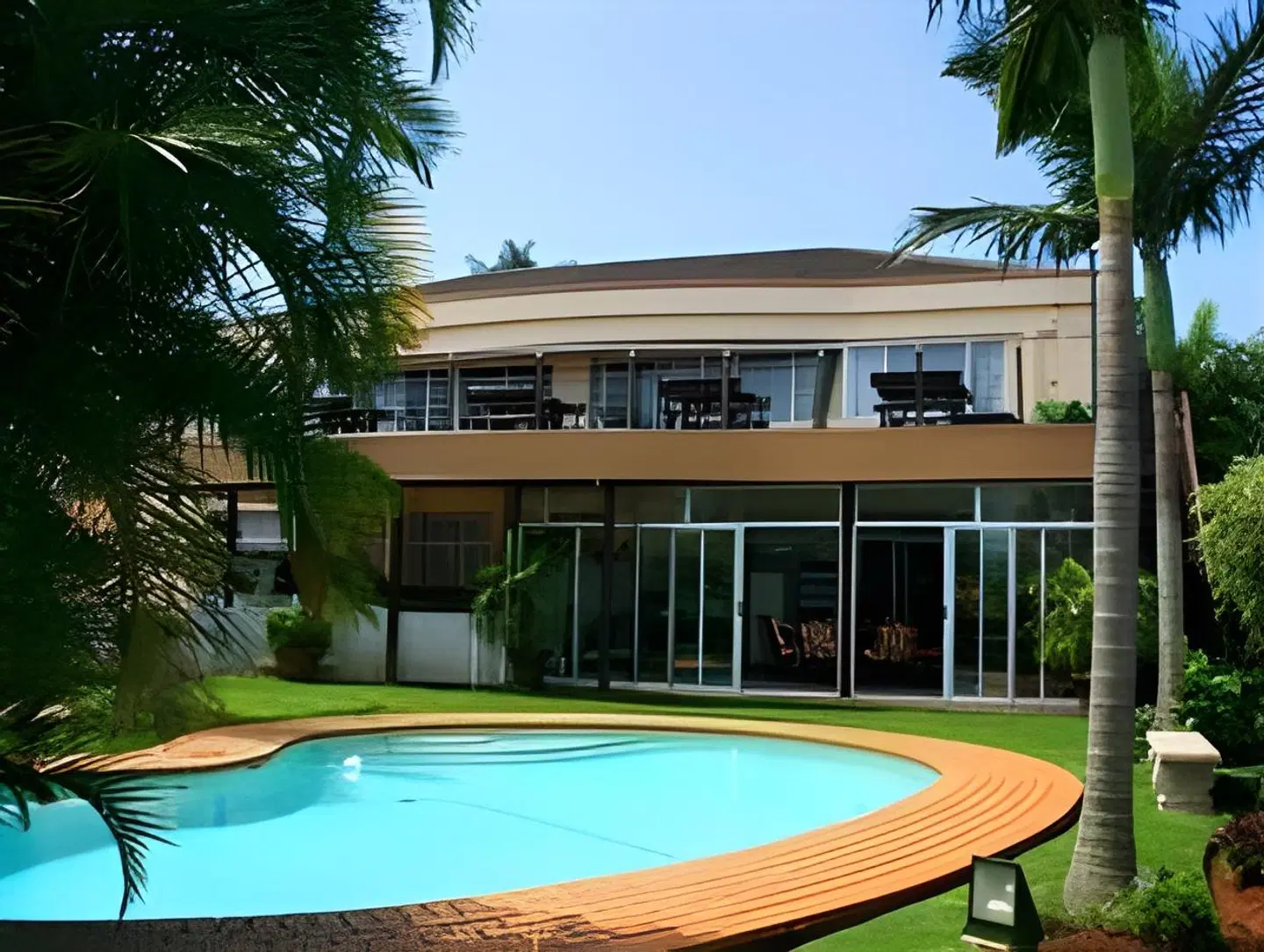 The Sandringham Bed and Breakfast OUTDOOR_POOL