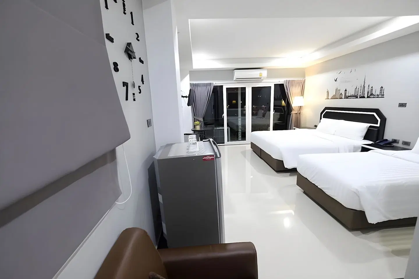 The Tung ROOM_EXAMPLE
