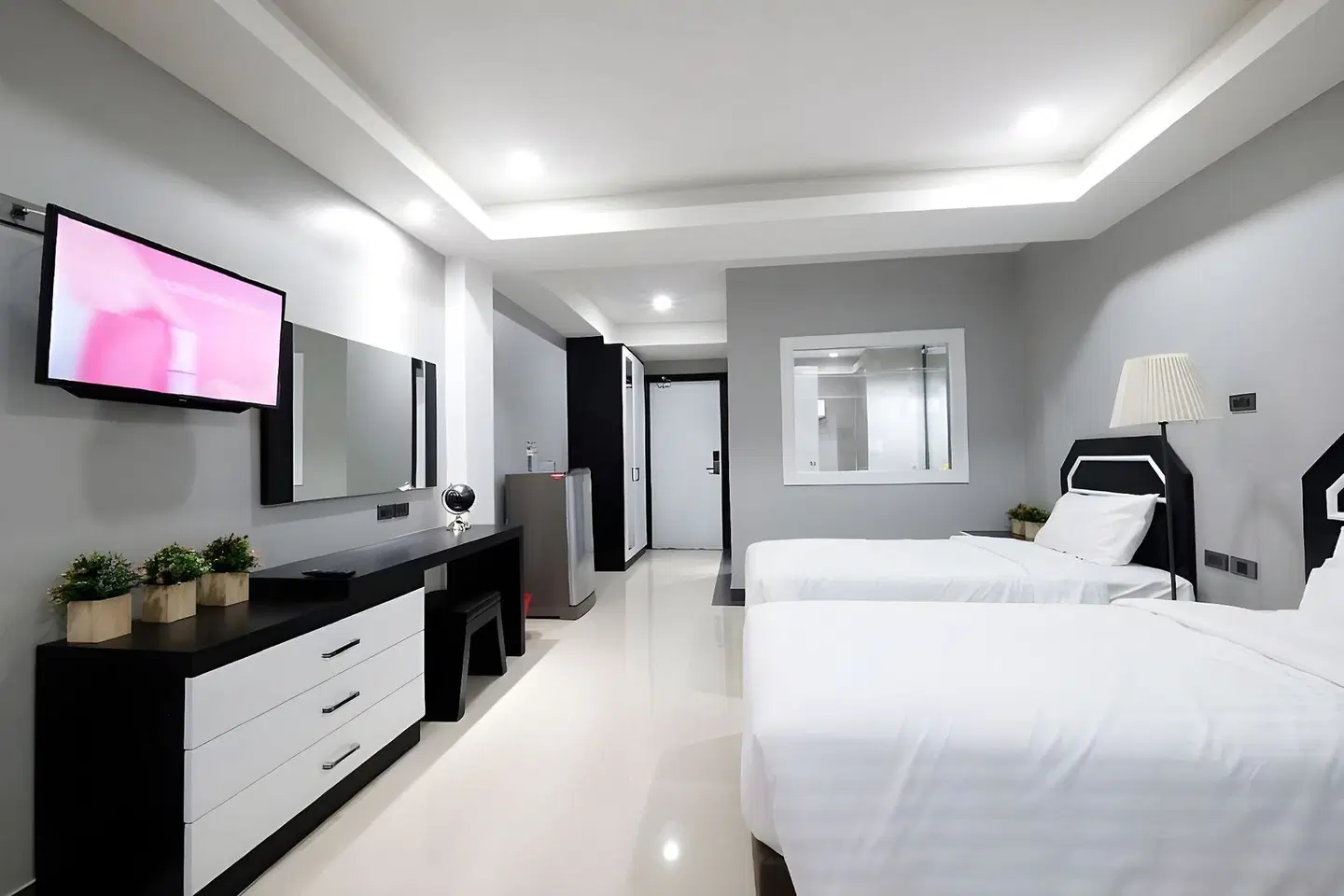 The Tung ROOM_EXAMPLE