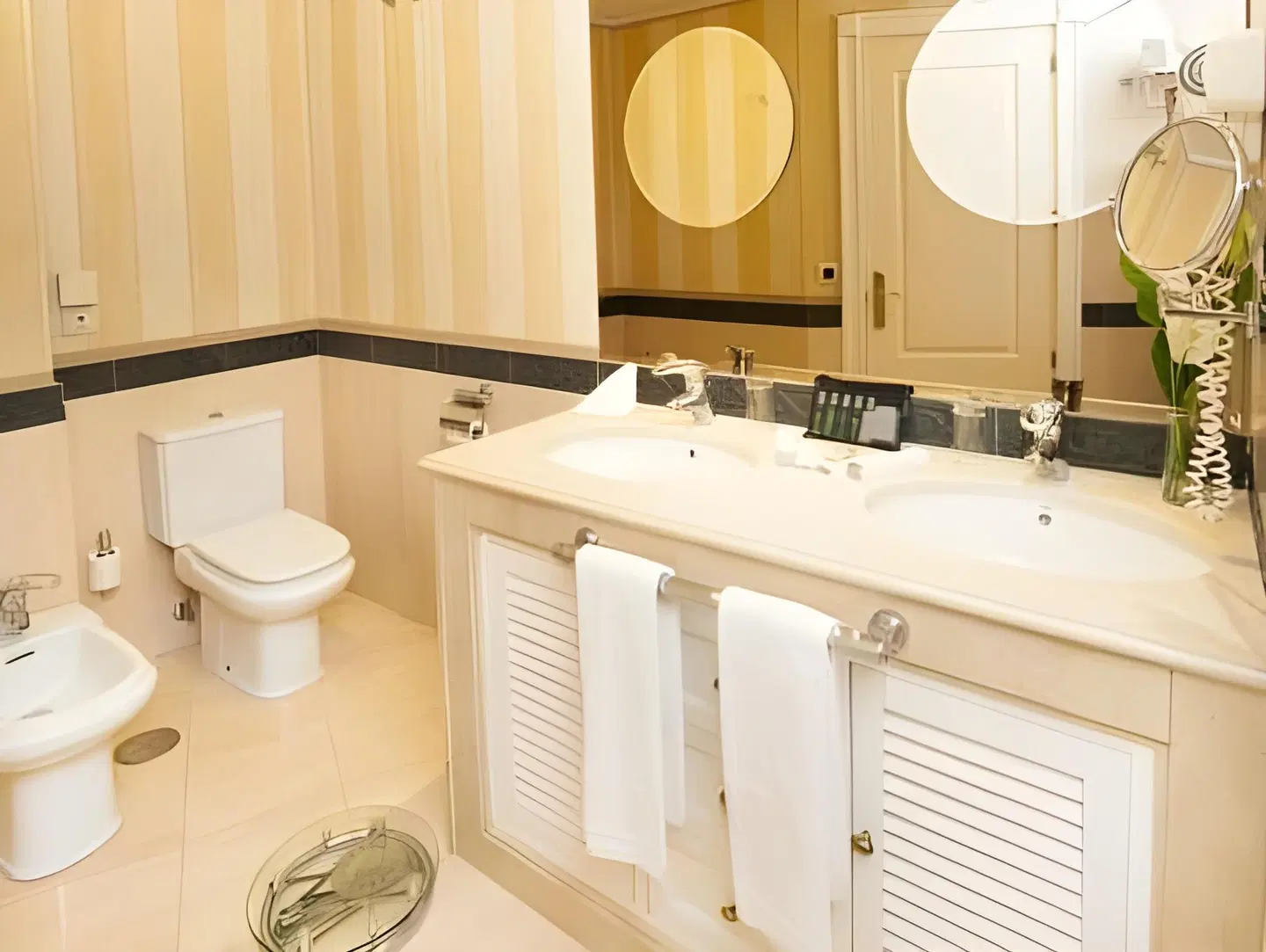 Apartamentos Guadalpin Boutique Badezimmer