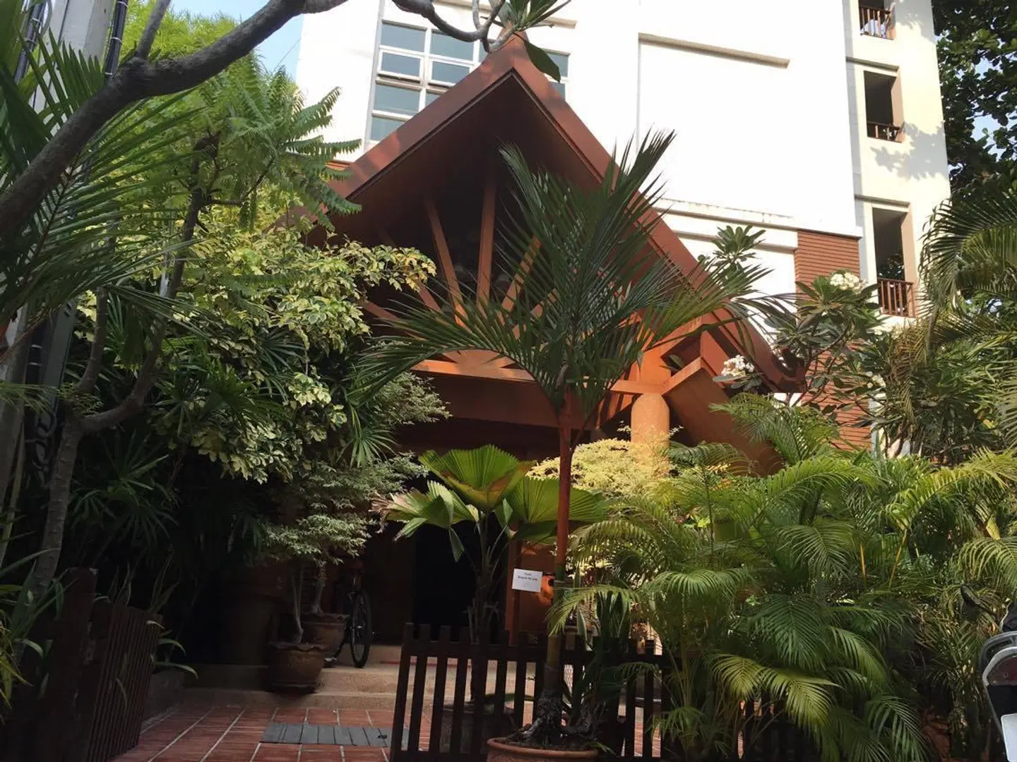Chada Thai House EXTERIOR