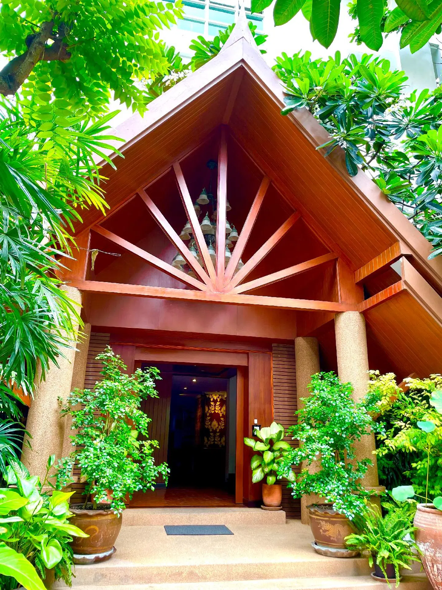 Chada Thai House EXTERIOR