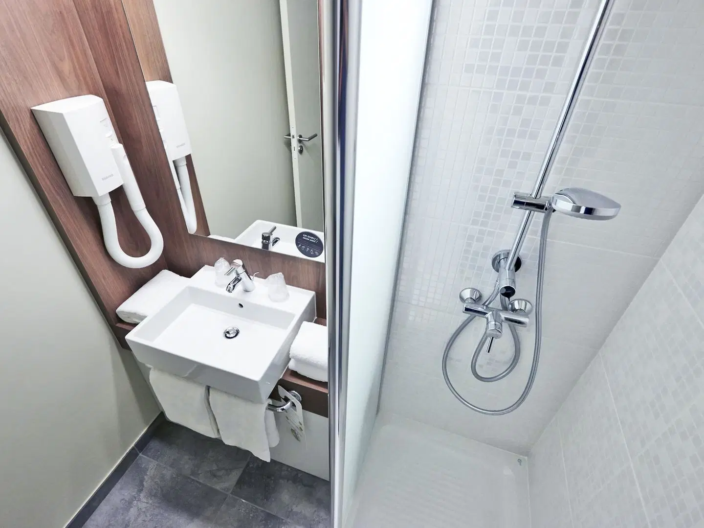 Campanile Lyon Centre - Gare Perrache - Confluence Badezimmer