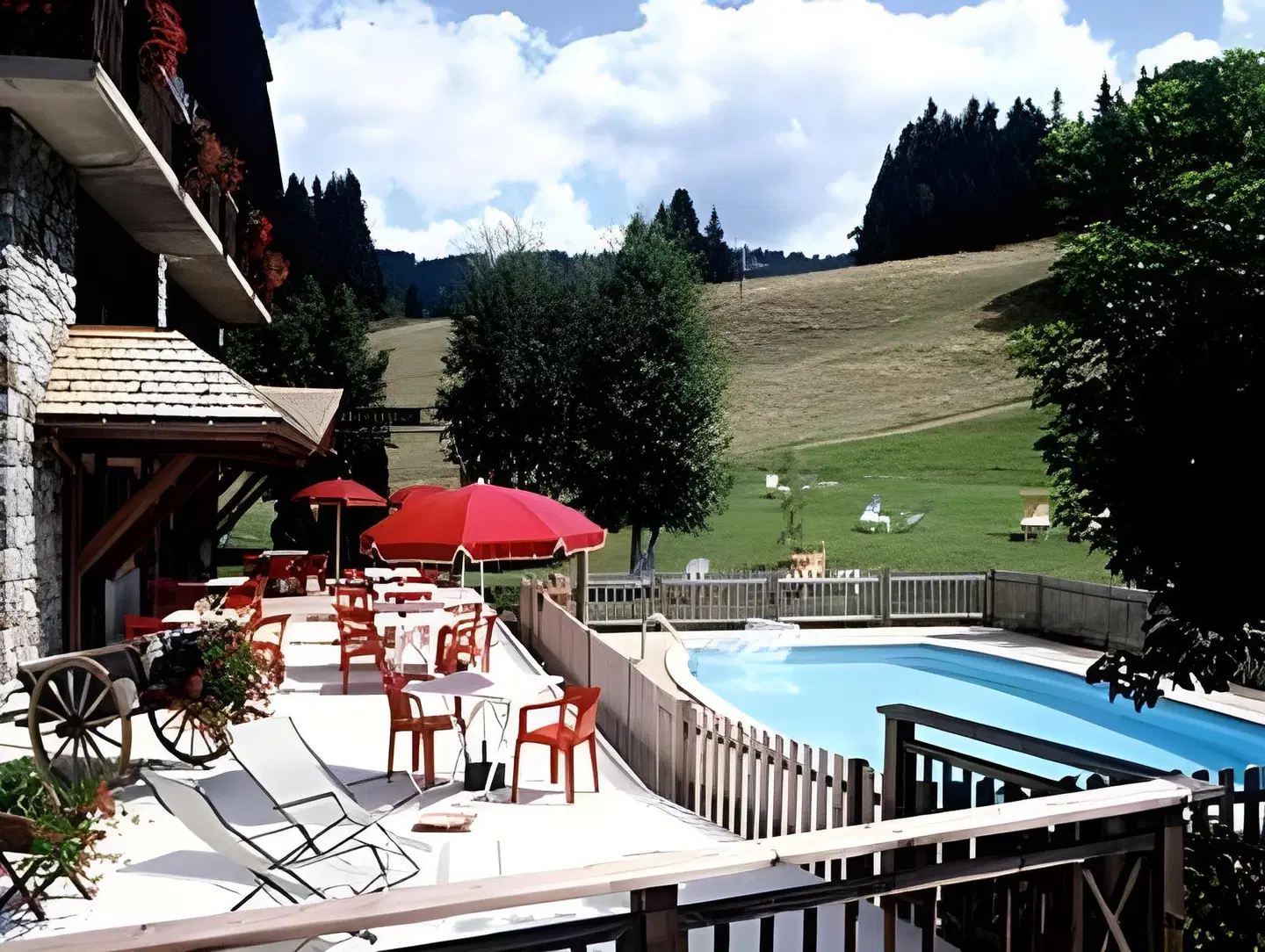Le Crychar Hôtels-Chalets de Tradition OUTDOOR_POOL