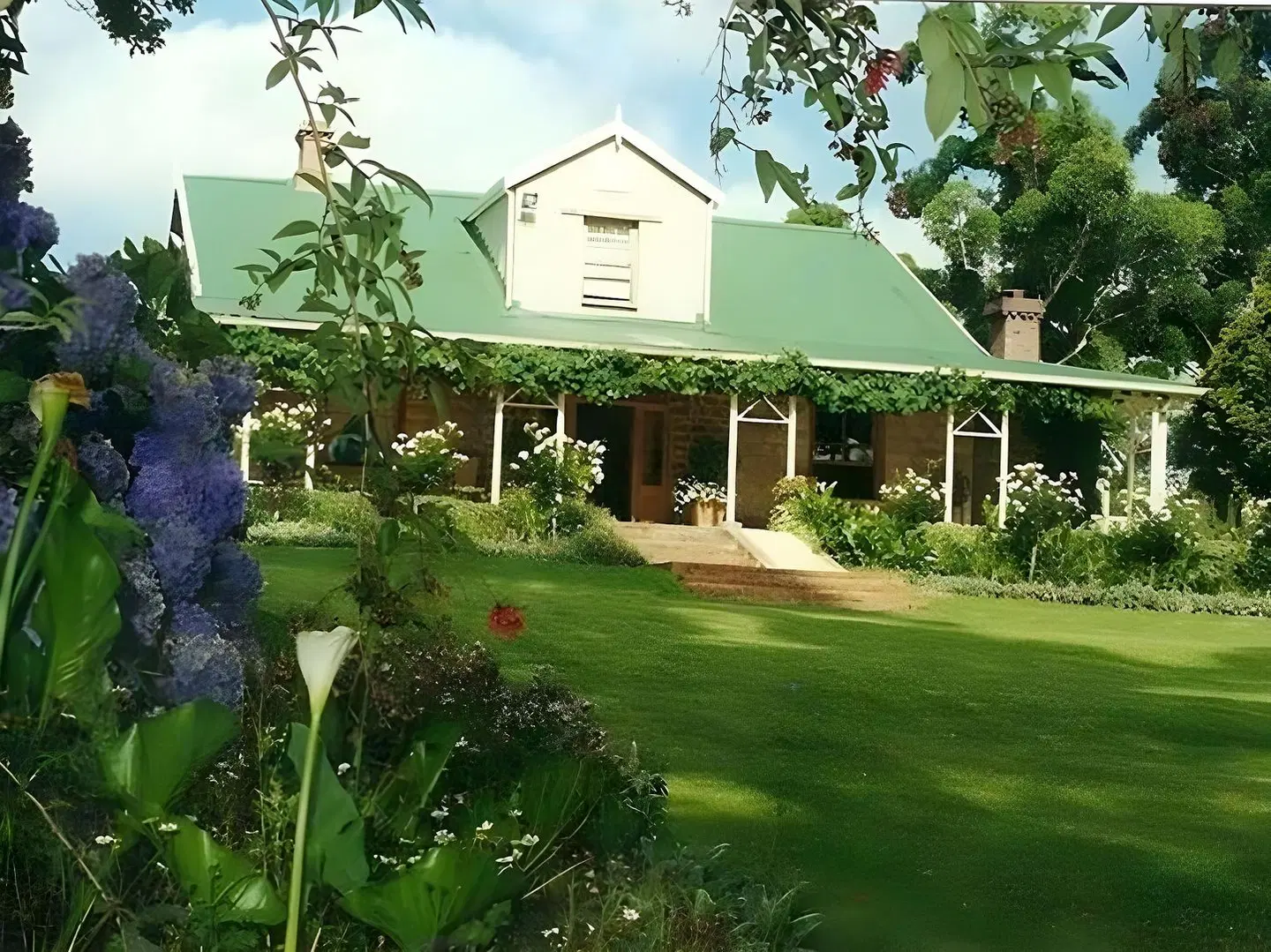 Old Halliwell Country Inn EXTERIOR