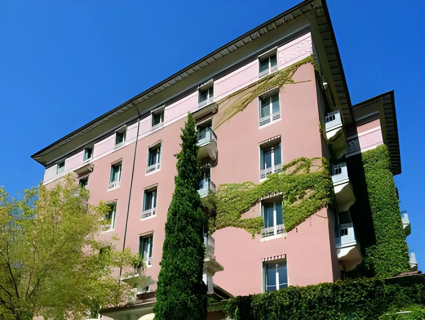 Helvie EXTERIOR