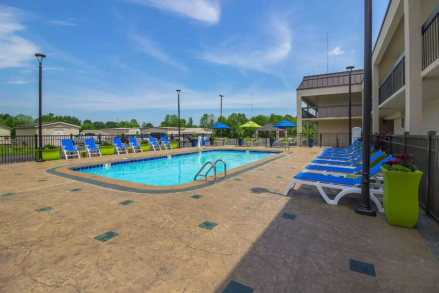 Quality Inn Paris OUTDOOR_POOL