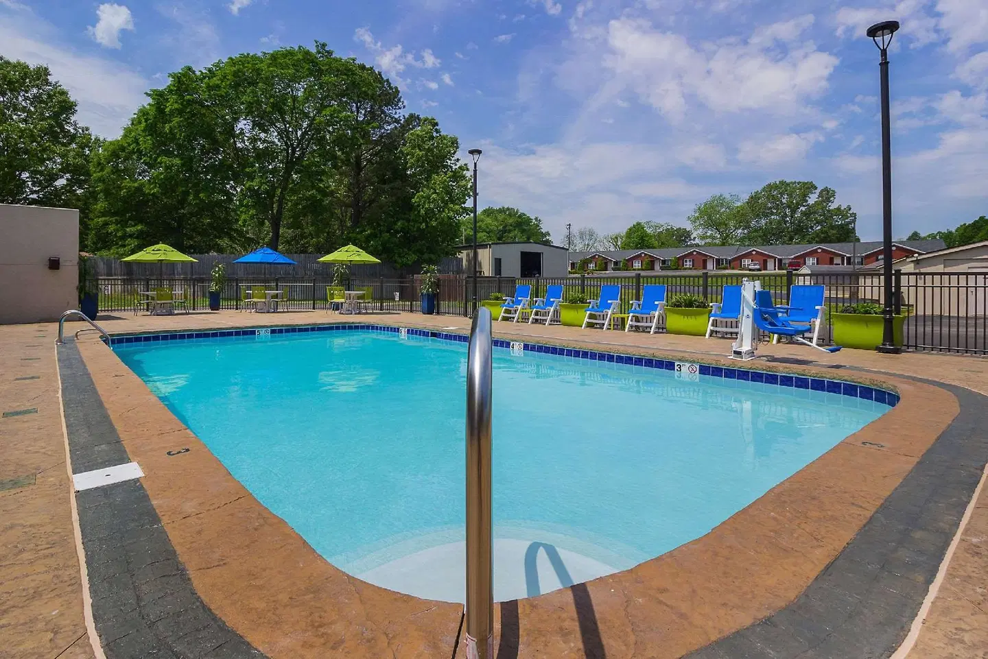 Quality Inn Paris OUTDOOR_POOL
