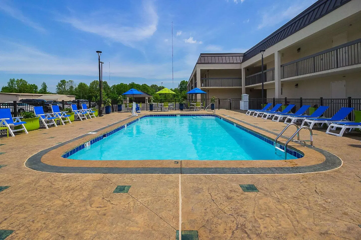 Quality Inn Paris OUTDOOR_POOL
