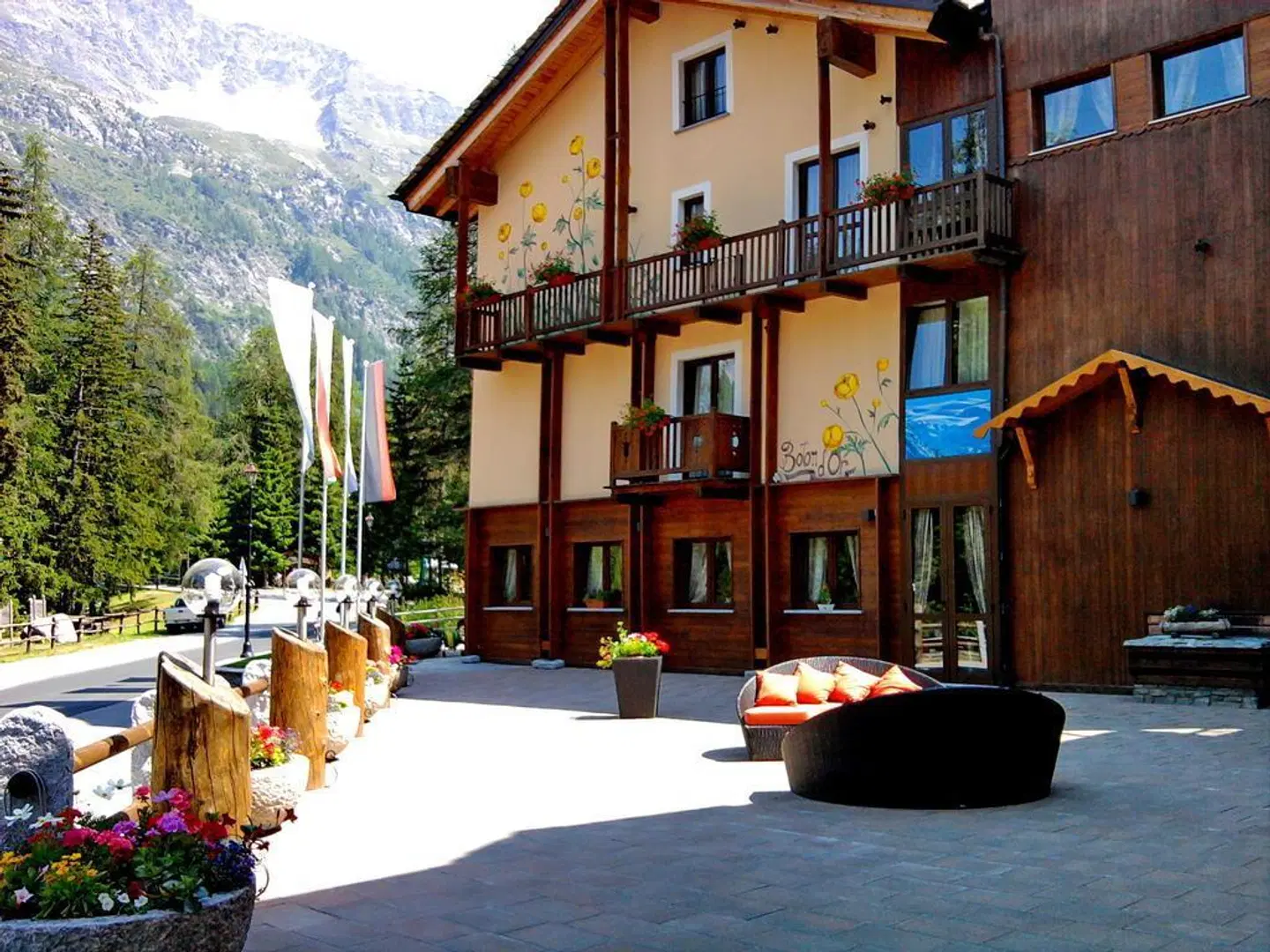 Boton D'Or & Wellness EXTERIOR