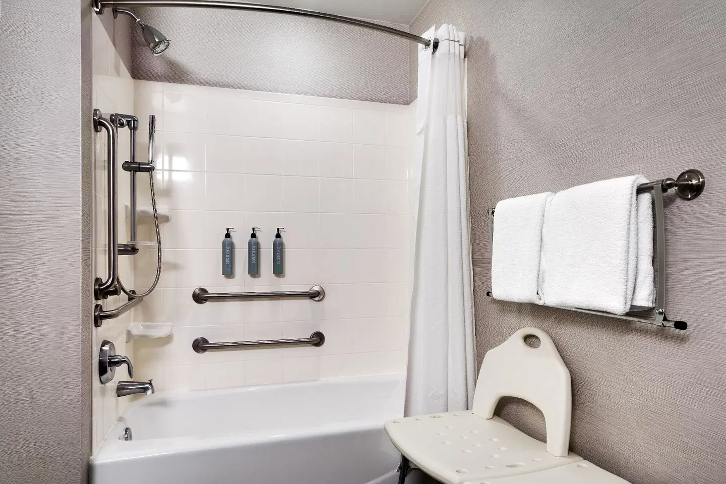 Courtyard by Marriott Johnson City Badezimmer