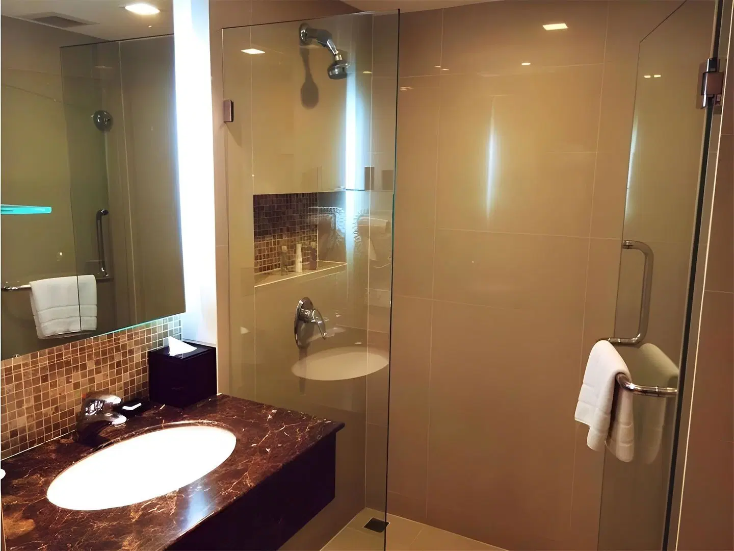 SQ Boutique Hotel Badezimmer