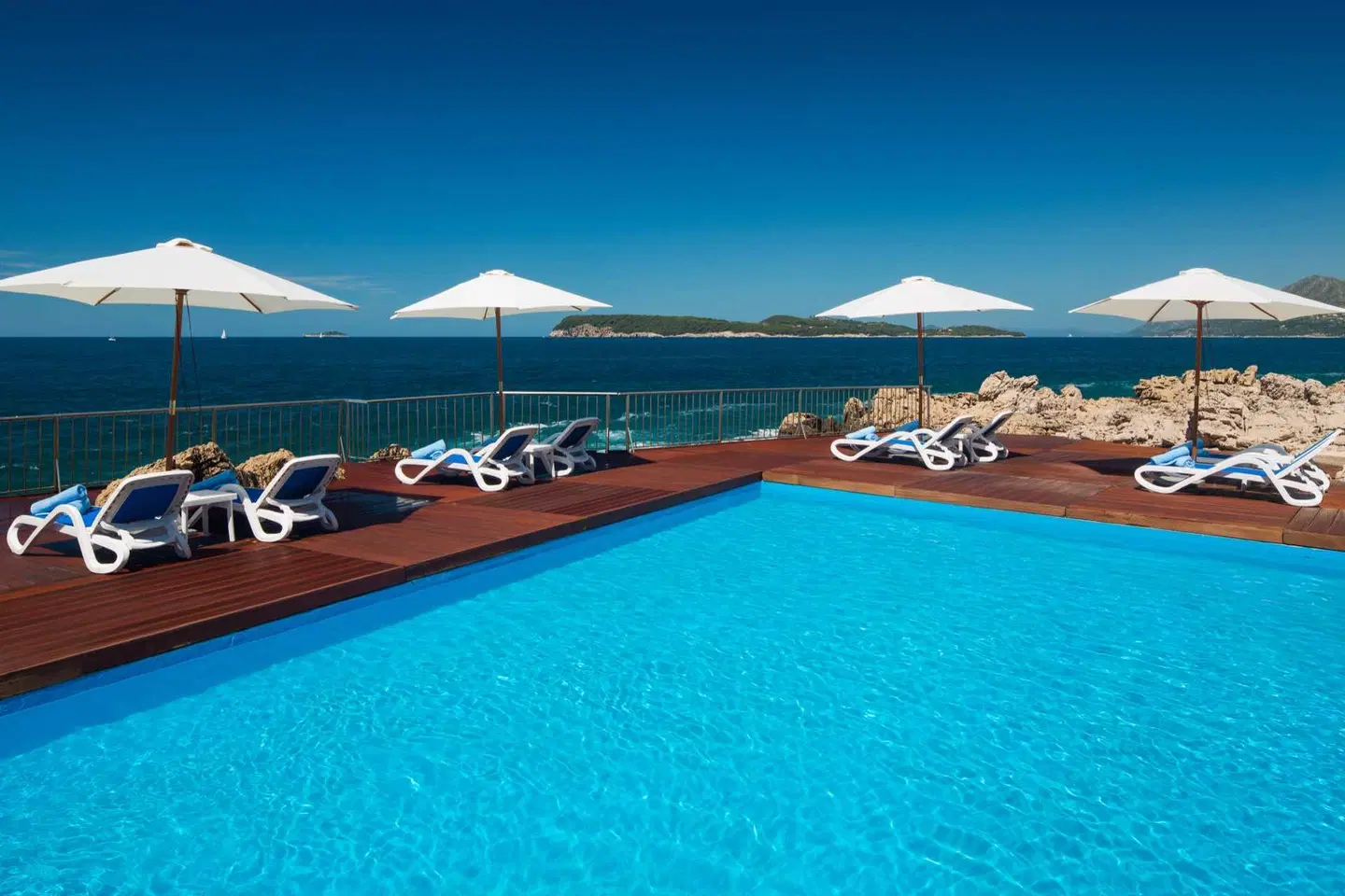 Royal Ariston OUTDOOR_POOL