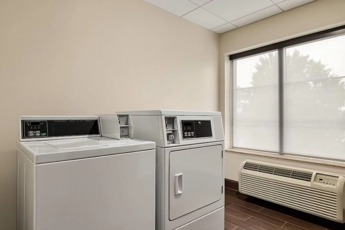 La Quinta Inn & Suites by Wyndham Memphis Wolfchase ROOM_EXAMPLE
