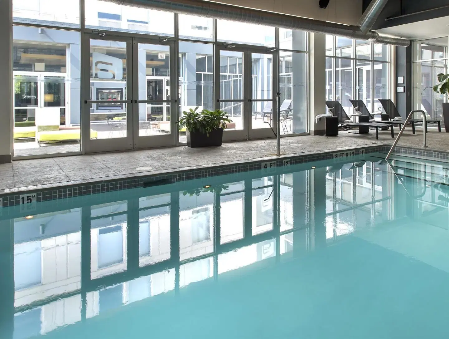 Aloft Nashville Franklin Hallenbad