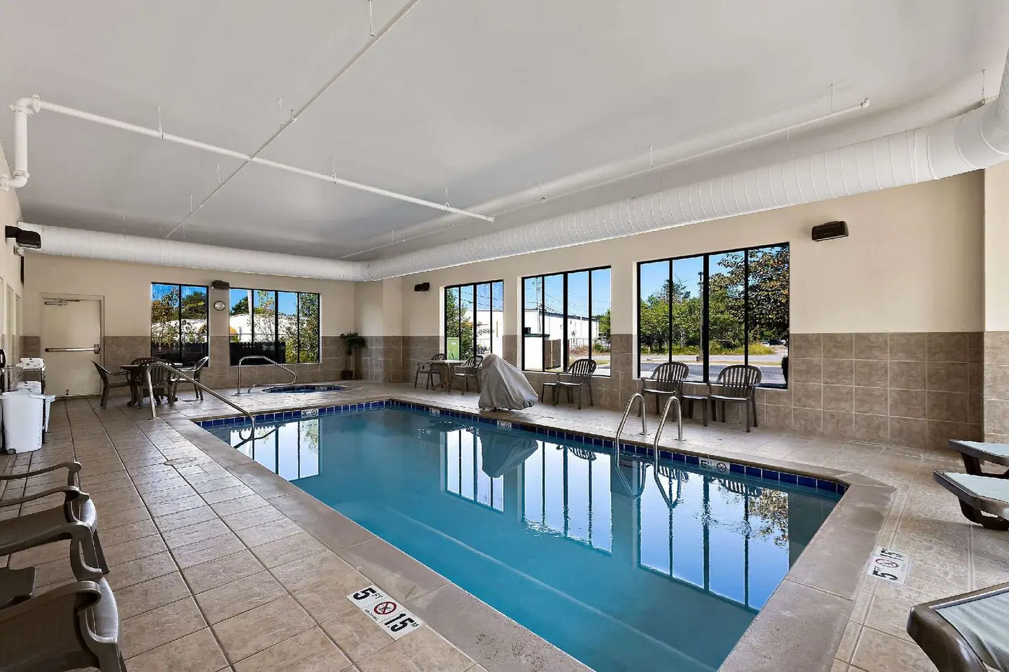 Comfort Inn Powell - Knoxville North Hallenbad