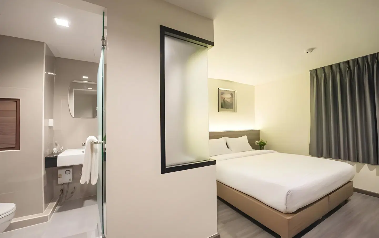 Sovereign Group Hotel @ Pratunam Bangkok ROOM_EXAMPLE