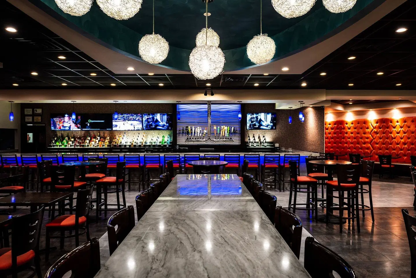Holiday Inn Newark International Airport by IHG Bar