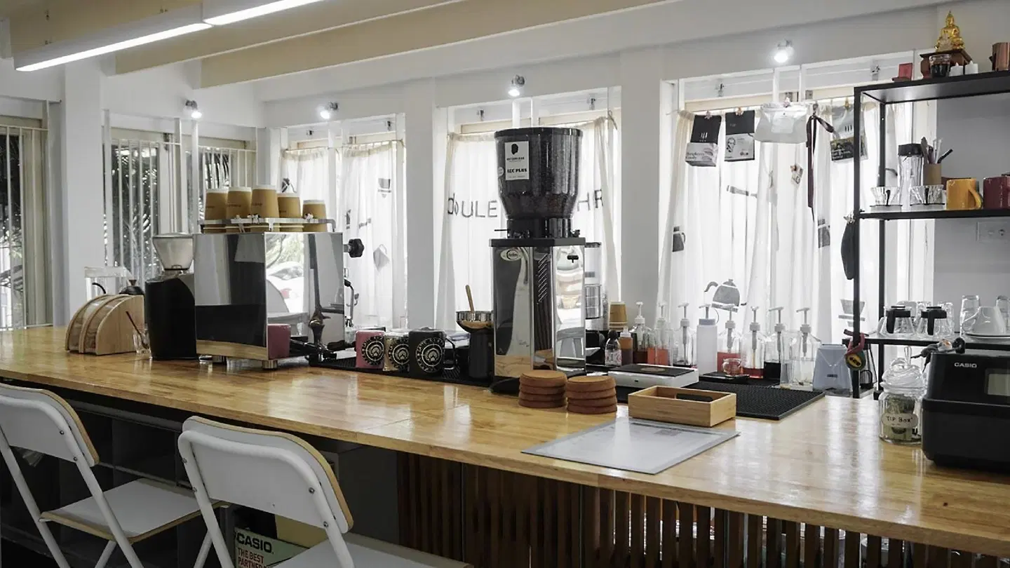 Loogchoob Homestay Bar