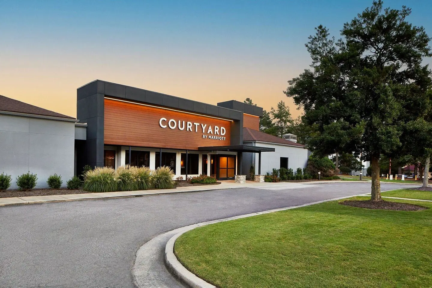 Courtyard by Marriott Memphis East/Park Avenue EXTERIOR