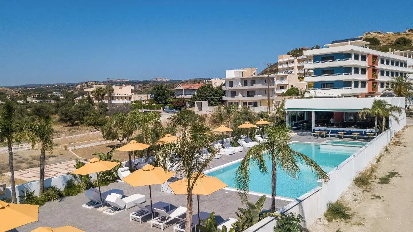 Mazoren Art Hotel OUTDOOR_POOL
