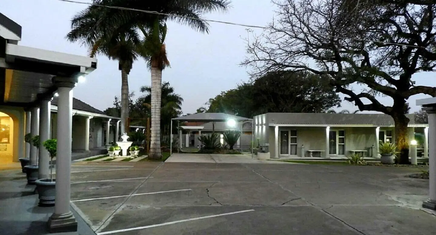 Dive Inn Guesthouse EXTERIOR