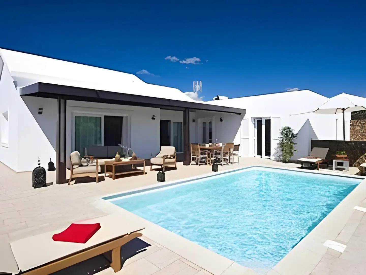 Coral Villas OUTDOOR_POOL