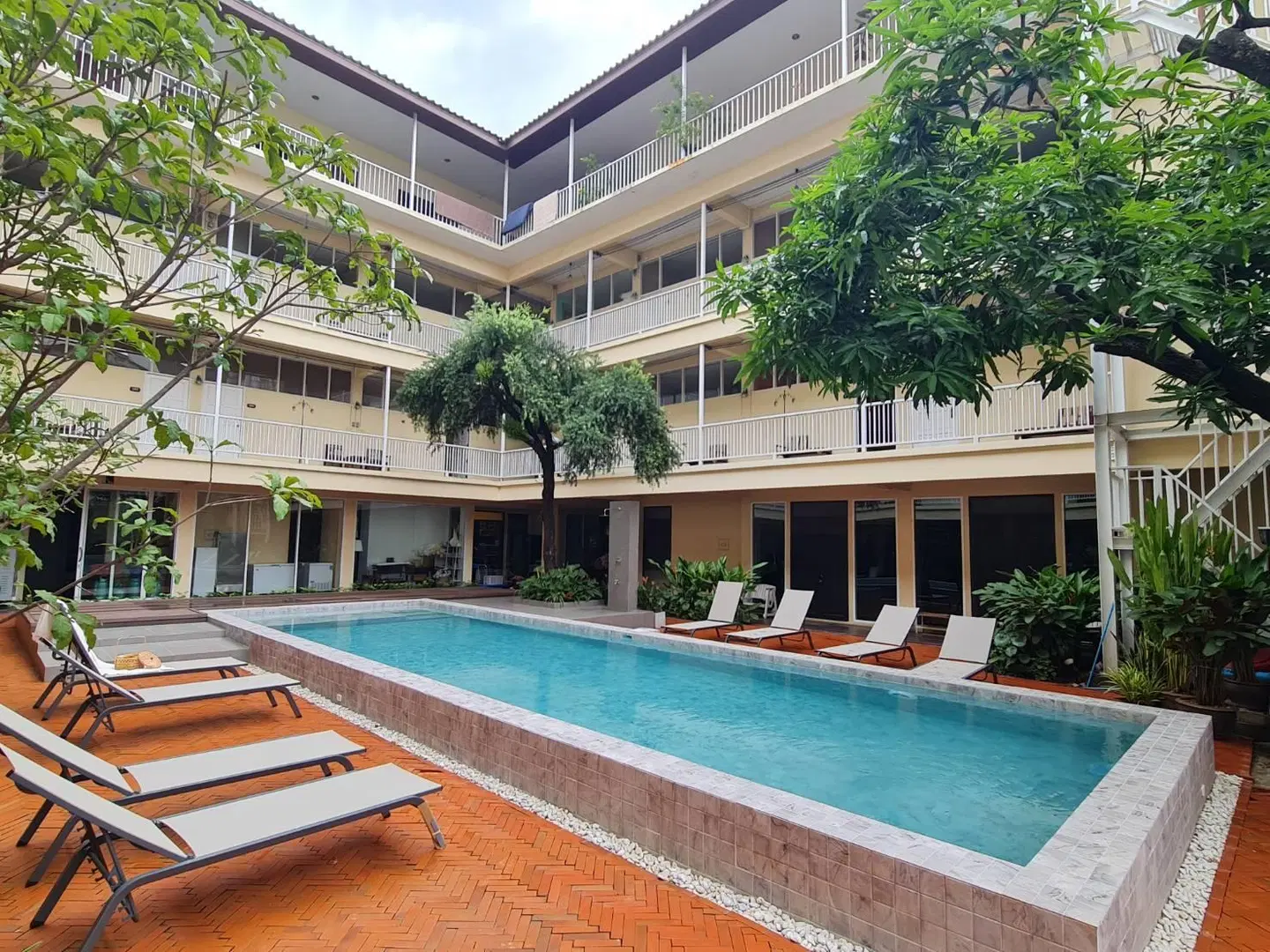 Feung Nakorn Balcony EXTERIOR